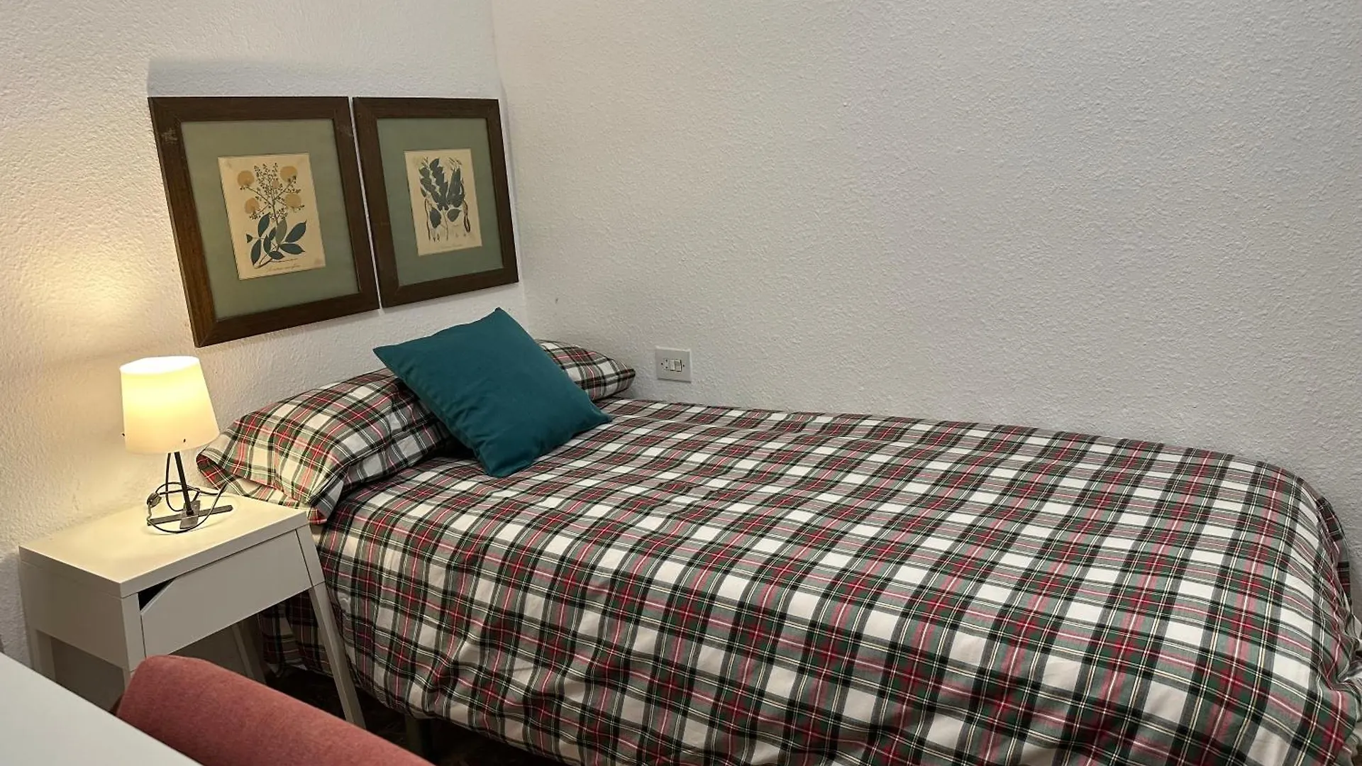 Amplio Y Luminoso Apartamento En El Centro De Granada Spain