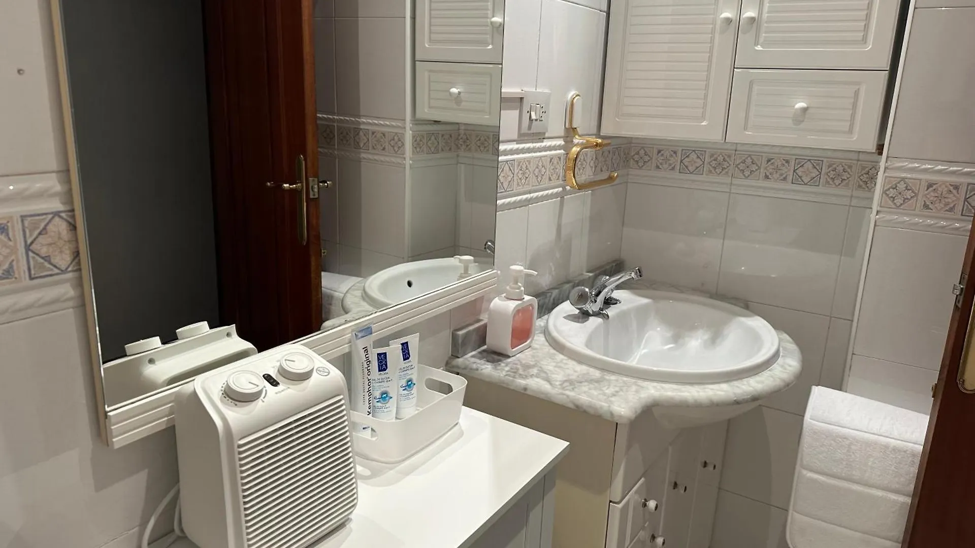 아파트 Amplio Y Luminoso Apartamento En El Centro De 그라나다